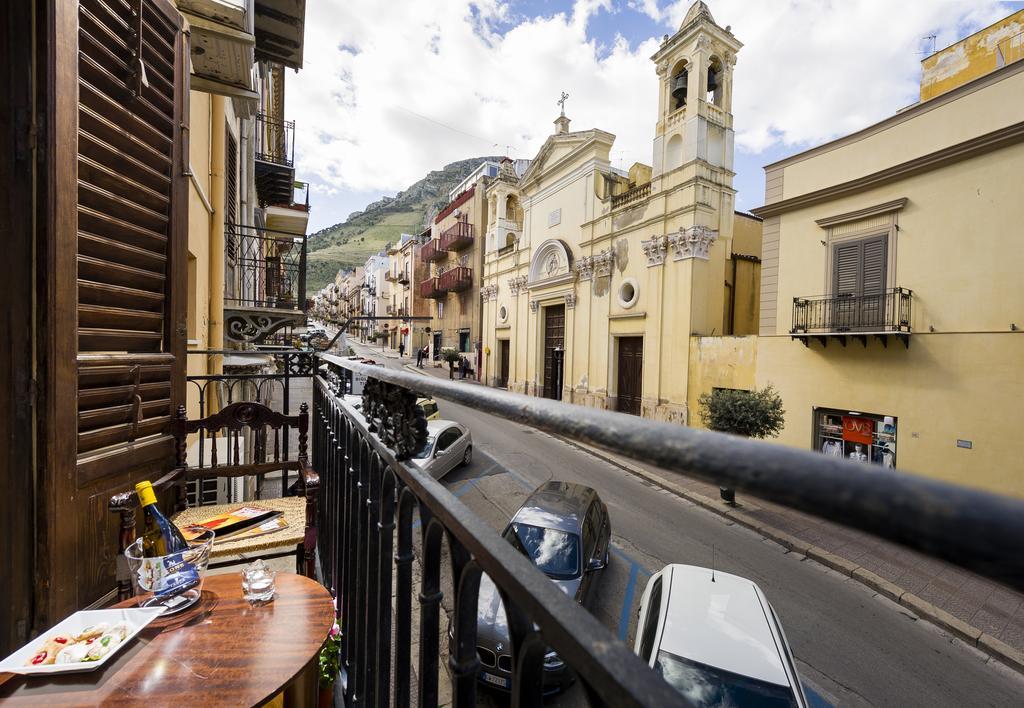 Agli Affreschi Hotel Castellammare del Golfo Bagian luar foto