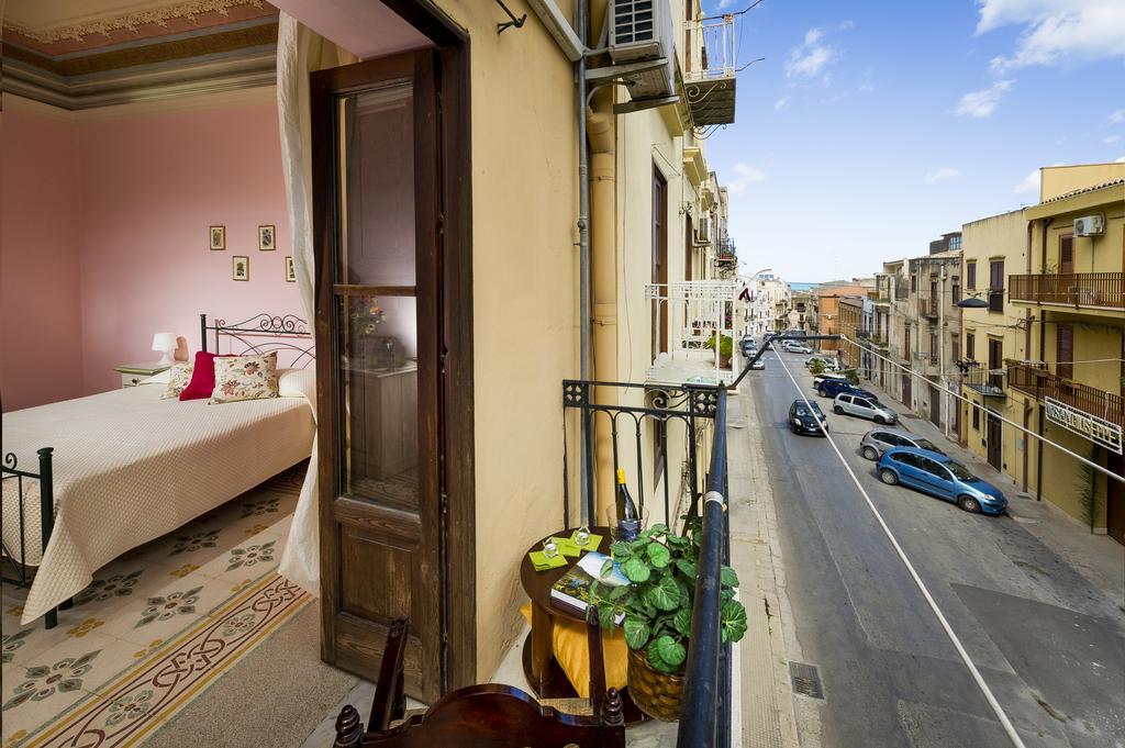 Agli Affreschi Hotel Castellammare del Golfo Bagian luar foto