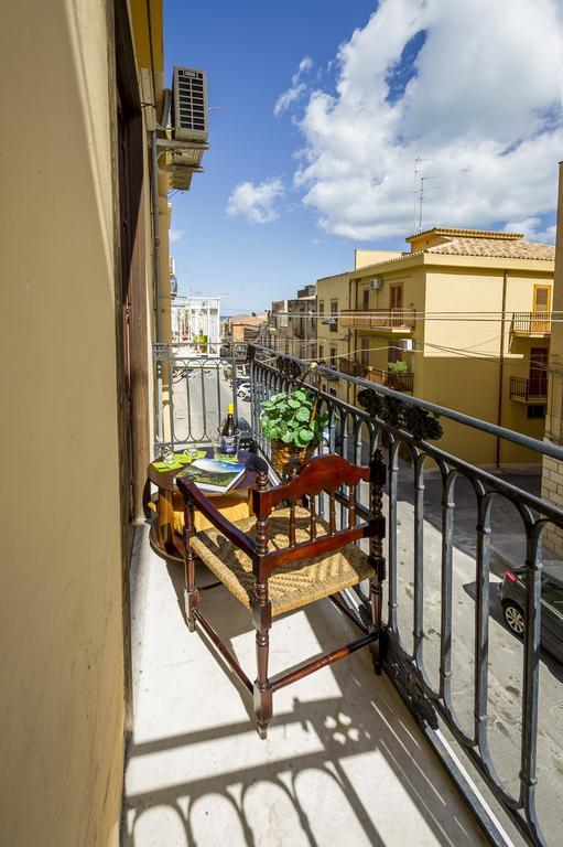 Agli Affreschi Hotel Castellammare del Golfo Bagian luar foto