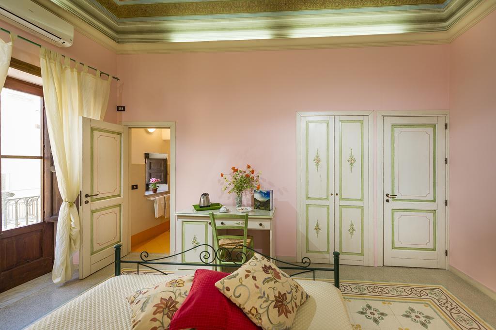 Agli Affreschi Hotel Castellammare del Golfo Bagian luar foto